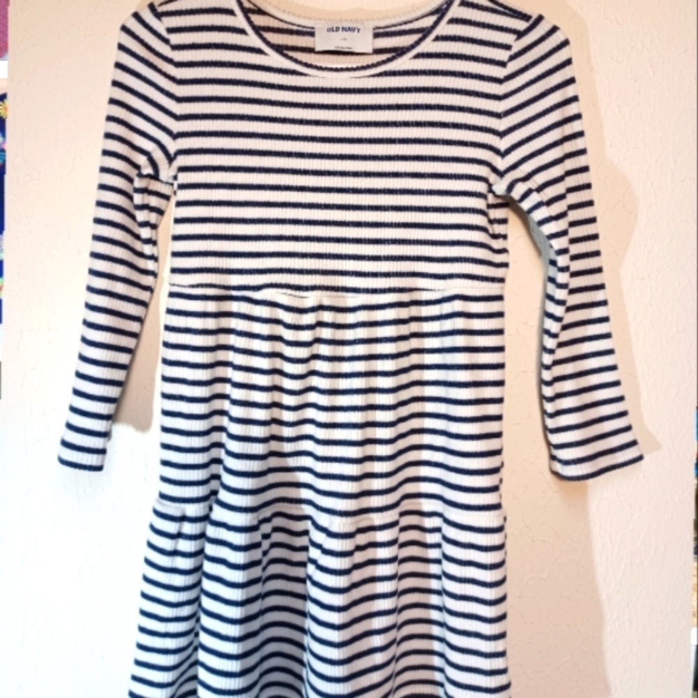 Old Navy Girls Stripped Dress (R)